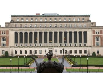 La Universidad de Columbia despide a casi 180 empleados después de las revocaciones federales de subvenciones