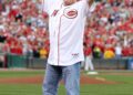 Pete Rose participa en la ceremonia celebrando el 25 aniversario de su récord de éxito de carrera de 4,192 en Great American Ball Park en Cincinnati, Ohio, el 11 de septiembre de 2010. (Andy Lyons/Getty Images)