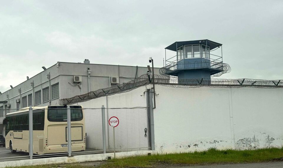 Exterior de una prisión cerca de Tbilisi, Georgia.