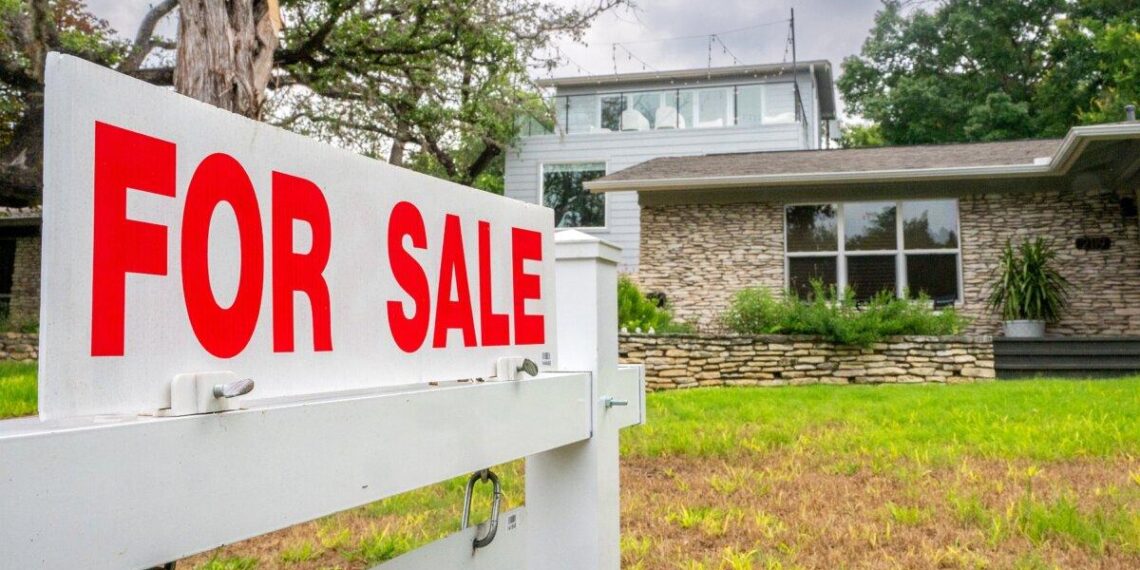 Se muestra una casa en venta en Austin, Texas, el 22 de mayo de 2024. (Brandon Bell/Getty Images)