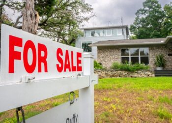 Se muestra una casa en venta en Austin, Texas, el 22 de mayo de 2024. (Brandon Bell/Getty Images)