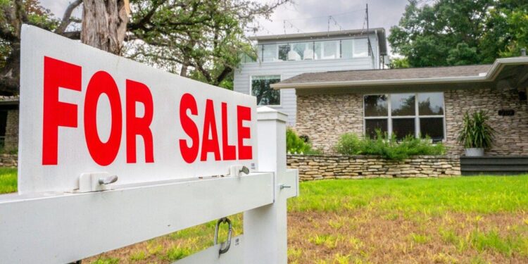 Se muestra una casa en venta en Austin, Texas, el 22 de mayo de 2024. (Brandon Bell/Getty Images)