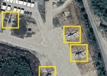 Imagen satelital que muestra helicópteros rusos cerca de la frontera finlandesa.