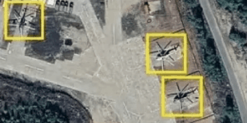 Imagen satelital que muestra helicópteros rusos cerca de la frontera finlandesa.