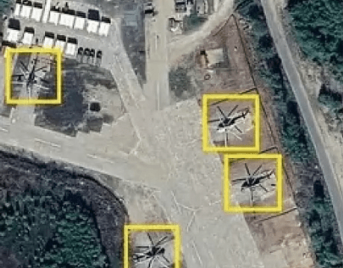 Imagen satelital que muestra helicópteros rusos cerca de la frontera finlandesa.