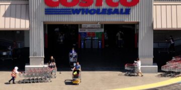 Las ganancias de Costco se estima las principales estimaciones cuando el minorista gigante navega por las tarifas