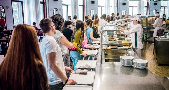 Leche, ciencia y almuerzos escolares: una batalla sobre lo que comen los niños