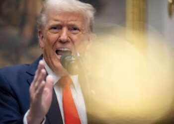 El presidente Donald Trump habla en la sala Roosevelt de la Casa Blanca en Washington, DC, el 3 de marzo de 2025.