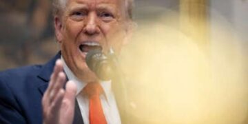 El presidente Donald Trump habla en la sala Roosevelt de la Casa Blanca en Washington, DC, el 3 de marzo de 2025.