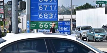 Los precios del petróleo crudo disminuyen en medio de la inesperada acumulación de inventario estadounidense