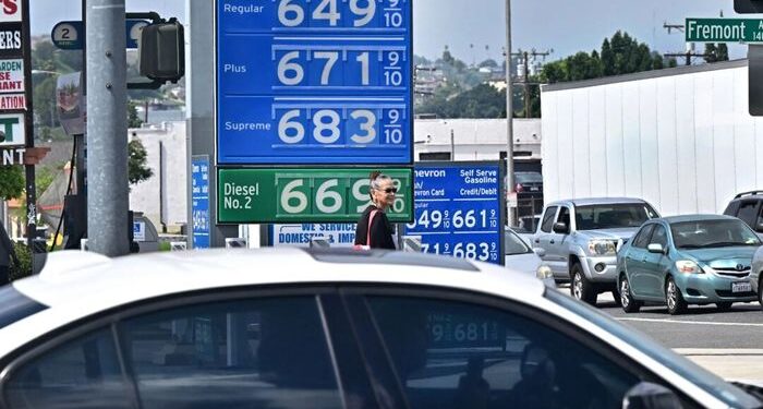 Los precios del petróleo crudo disminuyen en medio de la inesperada acumulación de inventario estadounidense