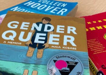 Varios libros de una lista propuesta de libros de prohibición del condado de Carroll, Maryland, bibliotecas de escuelas públicas.