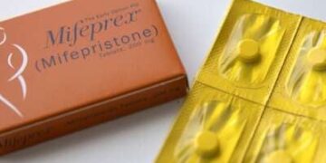 Mifepristona y píldoras de misoprostol.