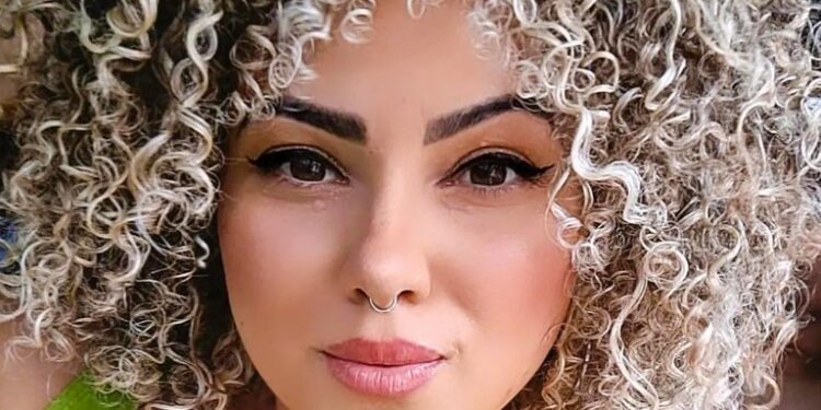 Retrato de Amanda Caroline de Almeida.