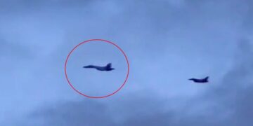 Barco de la Patrulla Estonia que intenta interceptar un petrolero.