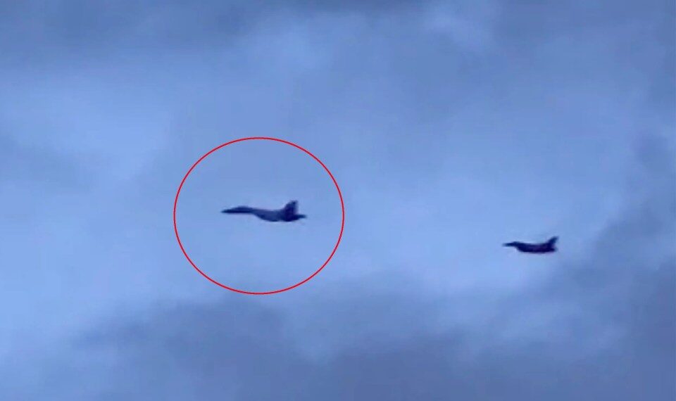 Barco de la Patrulla Estonia que intenta interceptar un petrolero.