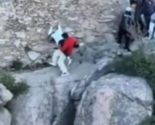 Pareja cayendo de una montaña de 5,000 pies.