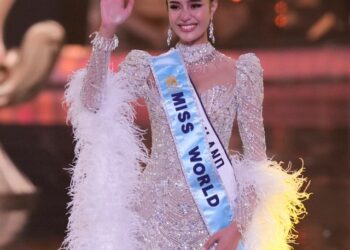 Opal Suchata Chuangsri, Miss World, Waving.