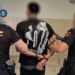 Arresto de un miembro de una pandilla por la policía nacional española.