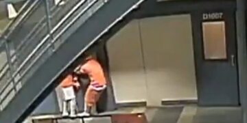 Imágenes de seguridad de prisioneros que escapan de una cárcel.