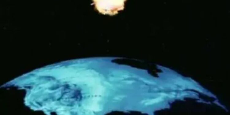 El pulso electromagnético estalló sobre la tierra.