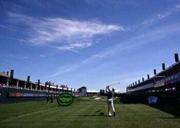 Scottie Scheffler de los Estados Unidos juega su tiro desde el 17 ° Tee durante la ronda final de la Copa CJ Byron Nelson 2025 en TPC Craig Ranch en McKinney, Texas, el 4 de mayo de 2025. (Orlando Ramirez/Getty Images para la Copa CJ)