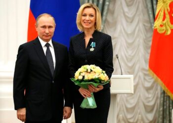 Maria Zakharova y Vladimir Putin.
