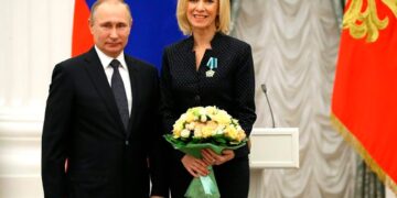 Maria Zakharova y Vladimir Putin.