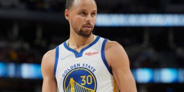 Steph Curry de Warriors aborda la lesión en los isquiotibiales: "Ojalá volveré pronto"