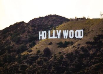 Trump dice que Estados Unidos impondrá una tarifa 100 por ciento a las películas de fabricación extranjera