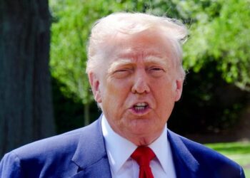 Trump dice que los estadounidenses deberían ser pacientes después de que la economía estadounidense contrata