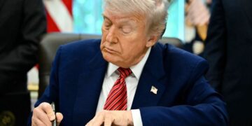 Trump firma la orden que le dicen a las agencias federales que participen en la ciencia de 'Gold Standard'