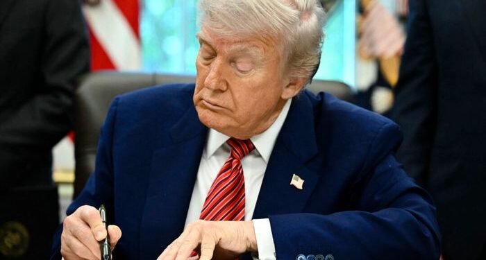 Trump firma la orden que le dicen a las agencias federales que participen en la ciencia de 'Gold Standard'