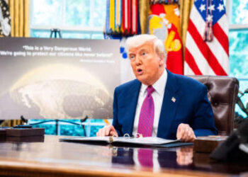 El presidente Donald Trump anuncia planes para el Sistema de Defensa Golden Dome en la Oficina Oval de la Casa Blanca el 20 de mayo de 2025.