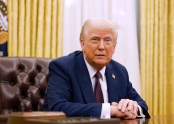 Trump llamará a Putin y Zelenskyy el lunes en intento para terminar con la guerra de Ucrania