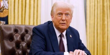 Trump llamará a Putin y Zelenskyy el lunes en intento para terminar con la guerra de Ucrania