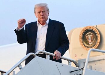 Trump se compromete a donar todo el salario al gobierno, nuevamente