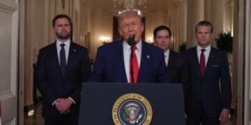 El presidente Donald Trump entrega un discurso de la Casa Blanca el 21 de junio de 2025 en Washington, DC después de que Estados Unidos bombardeó tres instalaciones nucleares iraníes.