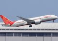 Air India Boeing 787 Dreamliner despegando.