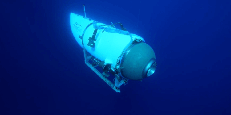 Oceangate Titan sumergible bajo el agua.