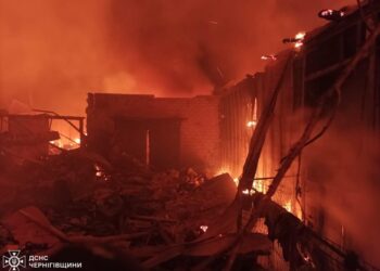 Edificio quemado en Pryluky, región de Chernihiv.