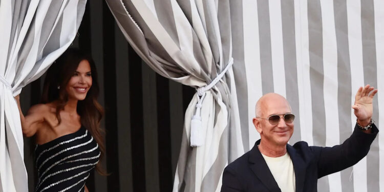 Boda de Bezos y Sánchez: invitados de celebridades, protestas y precios
