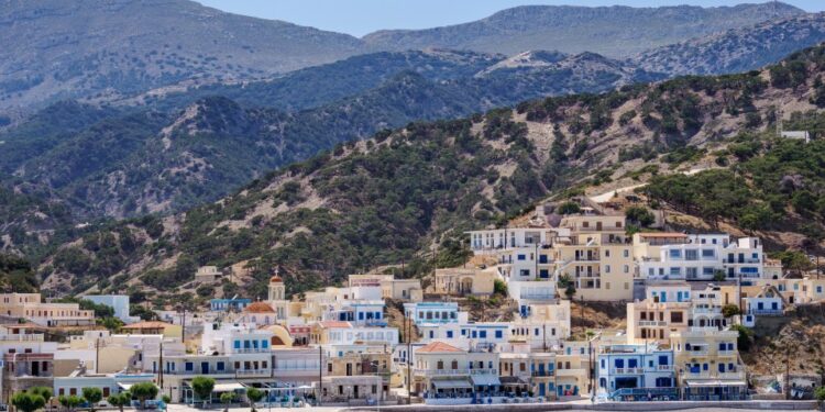 Pueblo Diafani en la isla Karpathos, Grecia.