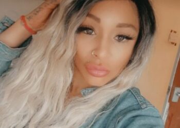 Foto de Clara Wilson, una modelo británica de solo fans arrestada por el contrabando de drogas.