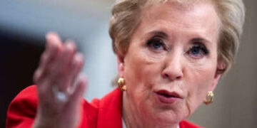 La secretaria de Educación, Linda McMahon, testifica durante el subcomité de asignaciones de la Cámara sobre Trabajo, Salud y Servicios Humanos, Educación y Audencias de Agencias relacionadas sobre el Presupuesto del Departamento de Educación en Rayburn Building el 21 de mayo de 2025.