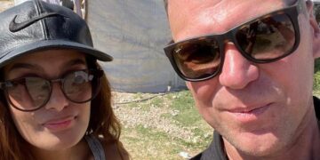 Andrew Drury con la novia yihadi Shamima Begum.