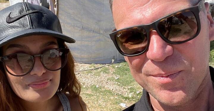 Andrew Drury con la novia yihadi Shamima Begum.