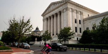 Corte Suprema se alza con el administrador de Trump, limita los mandatos nacionales en todo el país