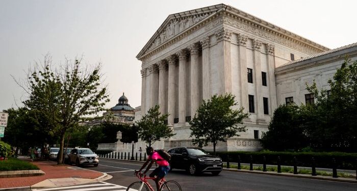 Corte Suprema se alza con el administrador de Trump, limita los mandatos nacionales en todo el país