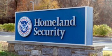 DHS advierte de cibernético mejorado, riesgo terrorista después de que nosotros ataca a Irán